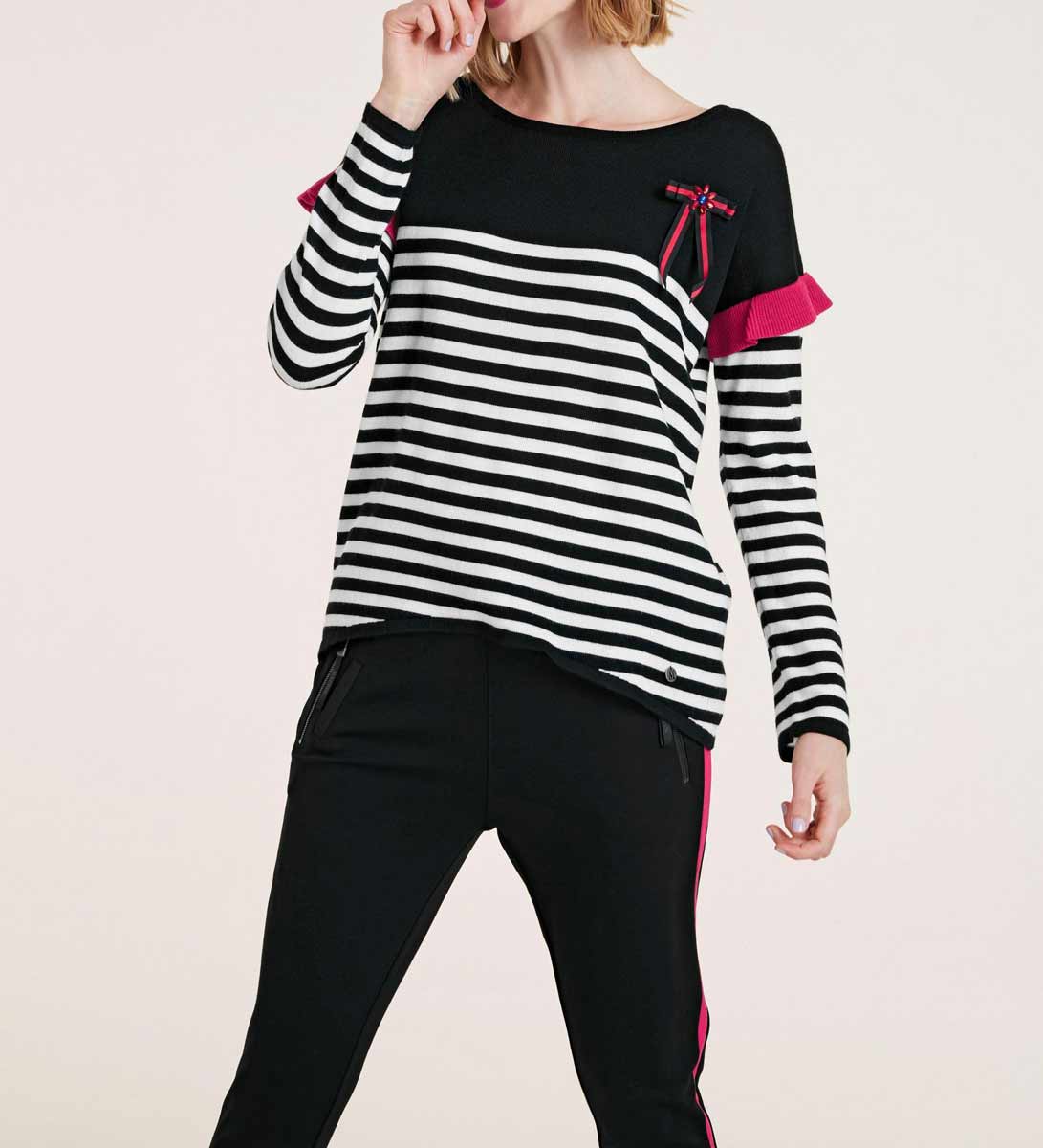HEINE Damen Feinstrickpullover mit Brosche, schwarz-weiß